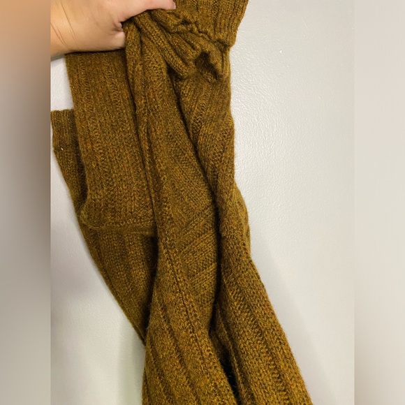 Abercrombie & Fitch Vintage NEW with tag wool sweater; has hole size small - Picture 6 of 14